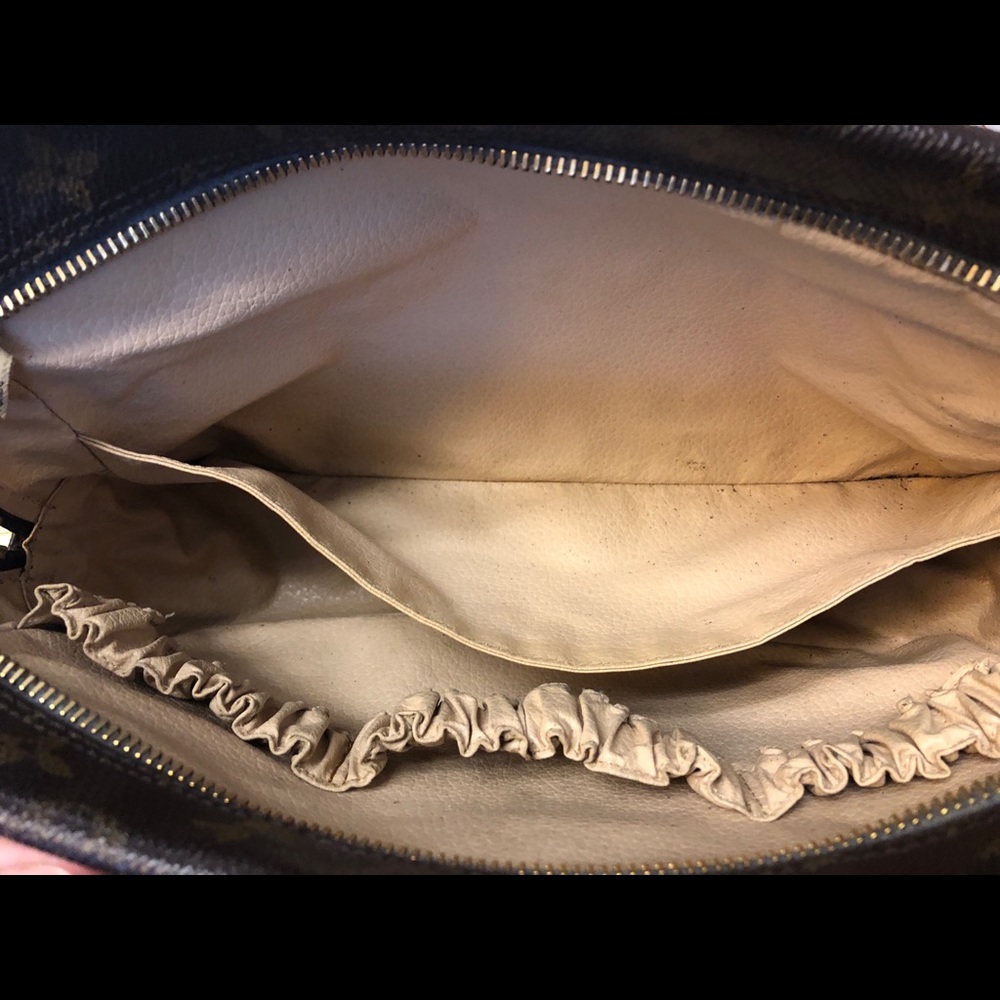 Sold off posh, Authentic Louis Vuitton tolietry 28 - Picture 7 of 7